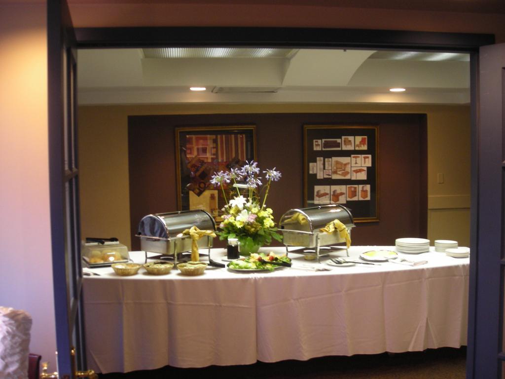 Quality Hotel Downtown-Inn At False Creek Vancouver Room photo